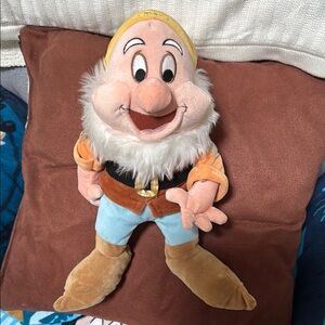 Disney World’s Happy Plush from Snow White and the Seven Dwarfs